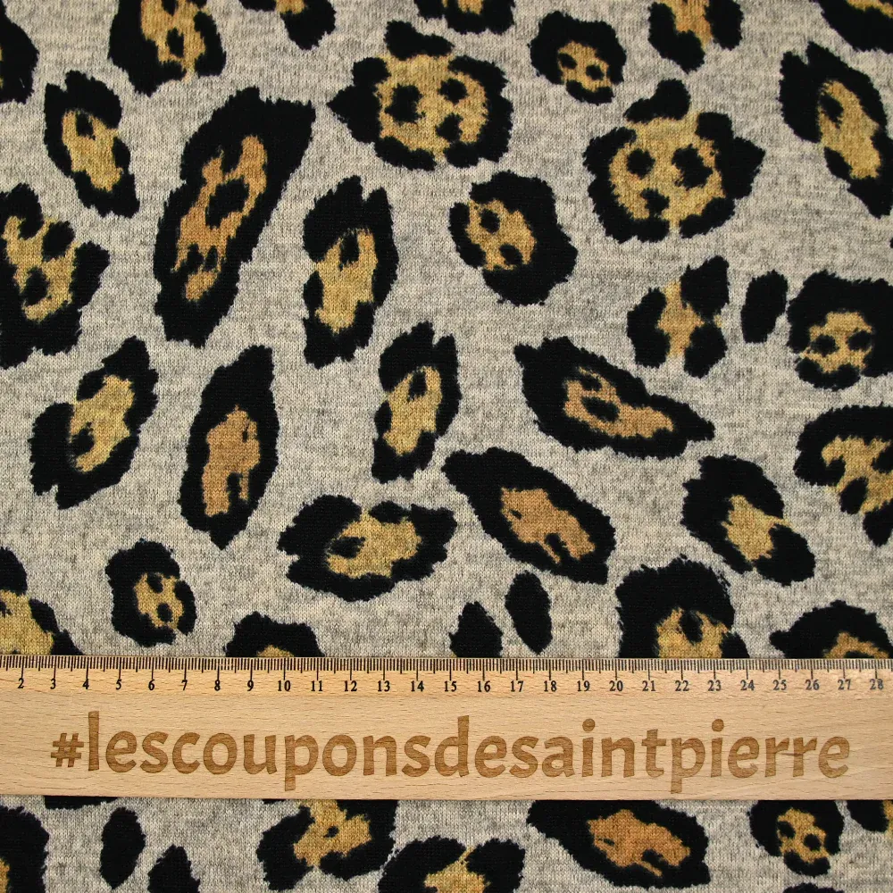 Maille imprimée léopard fond beige chiné – Image 3
