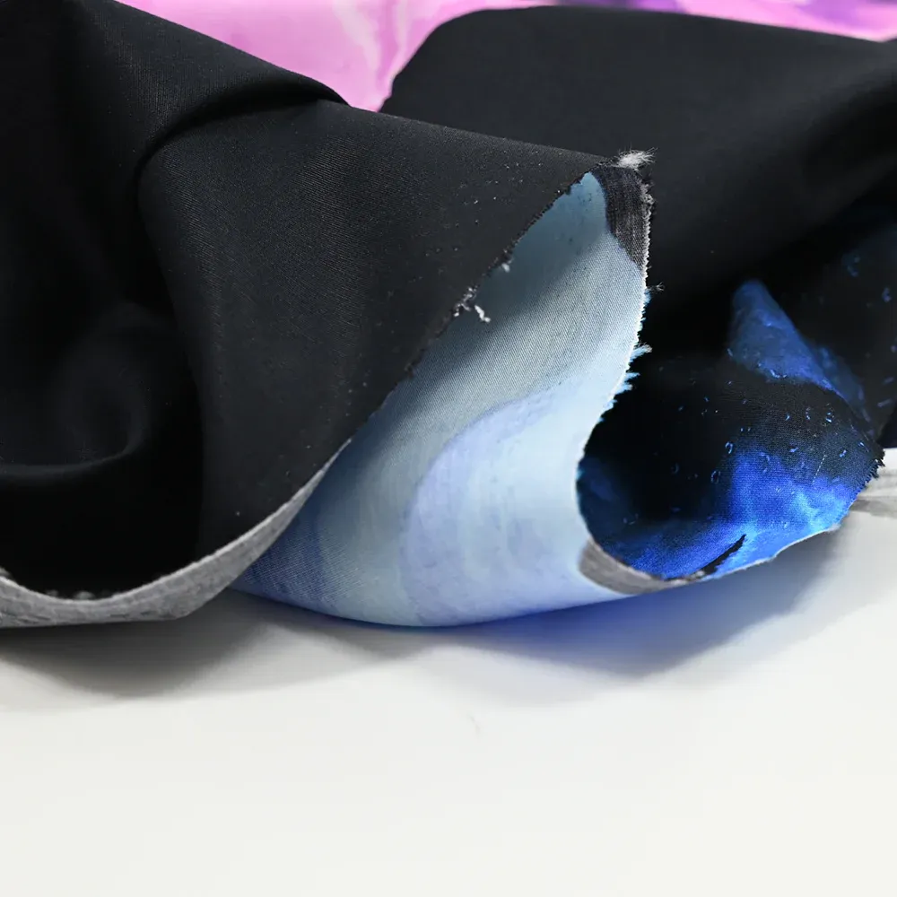 Popeline de coton imprimée grandeur florale violet, bleu et jaune – Image 4