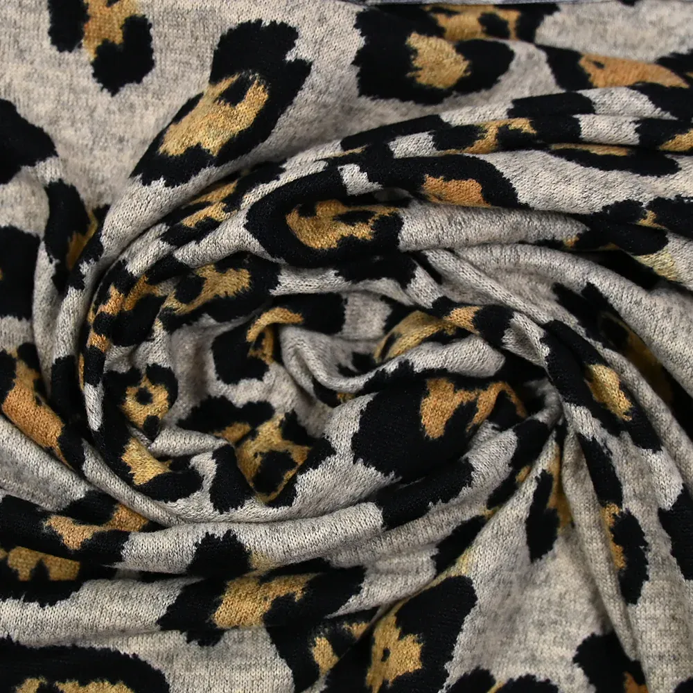 Maille imprimée léopard fond beige chiné – Image 2