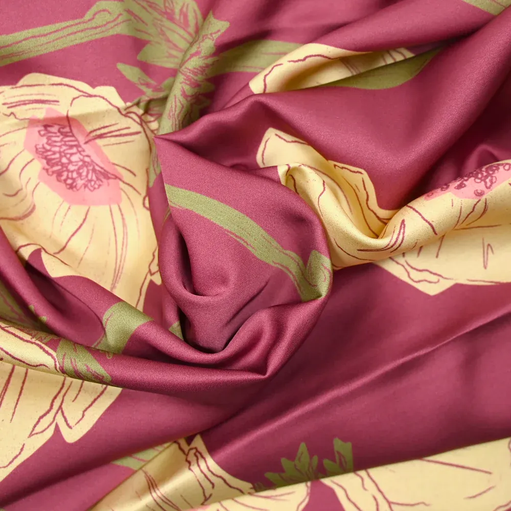 Satin de viscose imprimé grande fleurs fond framboise glacé – Image 2