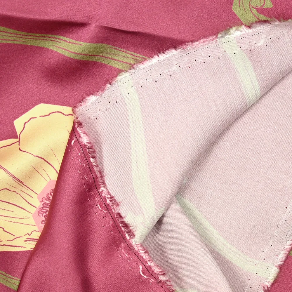 Satin de viscose imprimé grande fleurs fond framboise glacé – Image 4