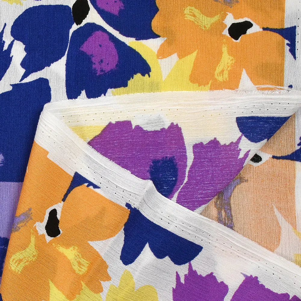 Crépon de viscose imprimé éclat de fleurs jaune et cobalt fond blanc – Image 5