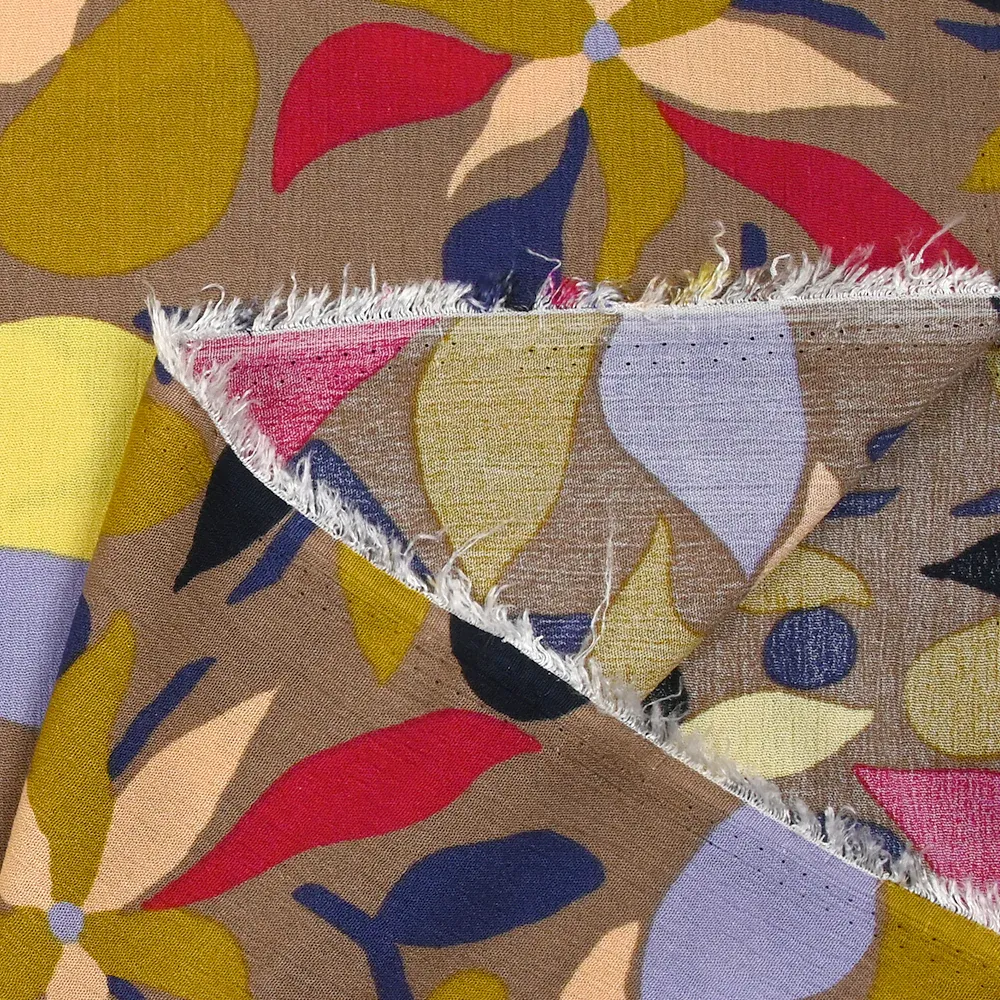 Crépon de viscose imprimé palette florale fond marron – Image 5