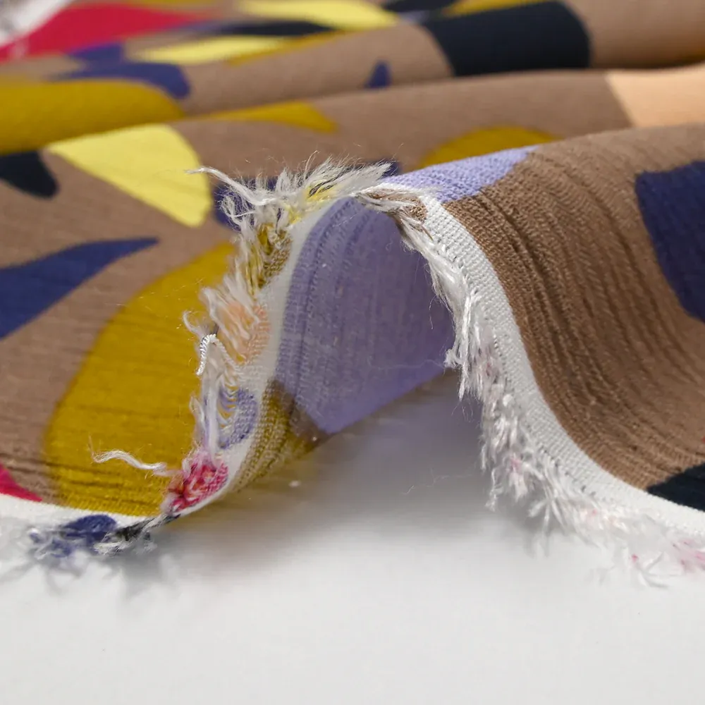 Crépon de viscose imprimé palette florale fond marron – Image 6