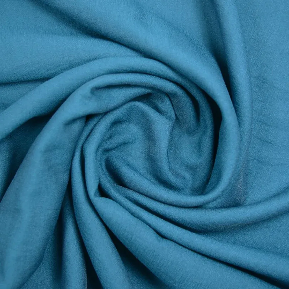 Crêpe viscose Lily pétrole – Image 3
